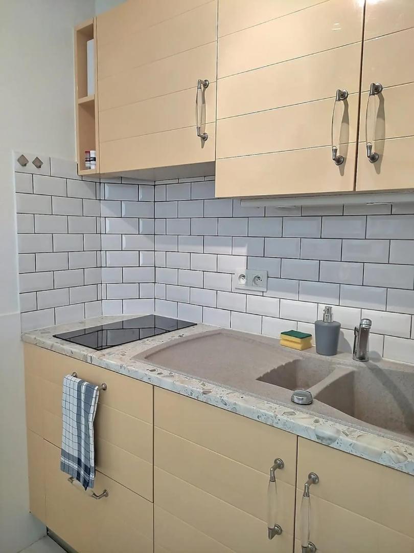 Le Travel - Appartement Equipe Proche Centre Et Yschools Troyes Luaran gambar